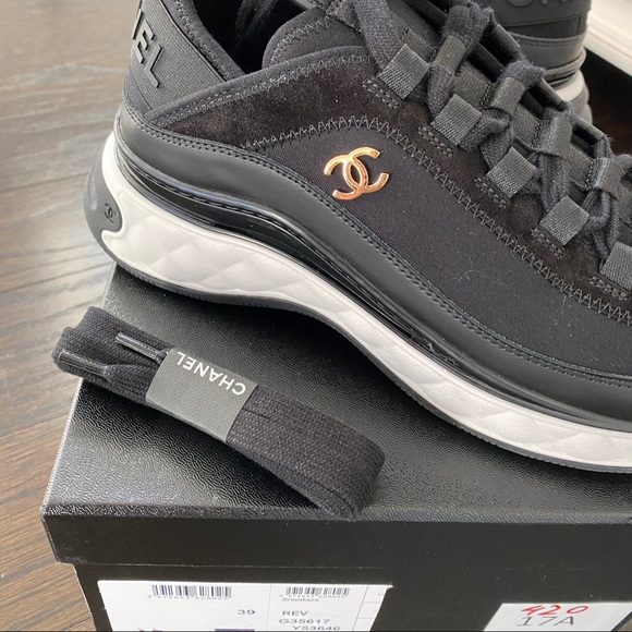 CHANEL LOW-TOP SNEAKERS - Picture 9 of 12